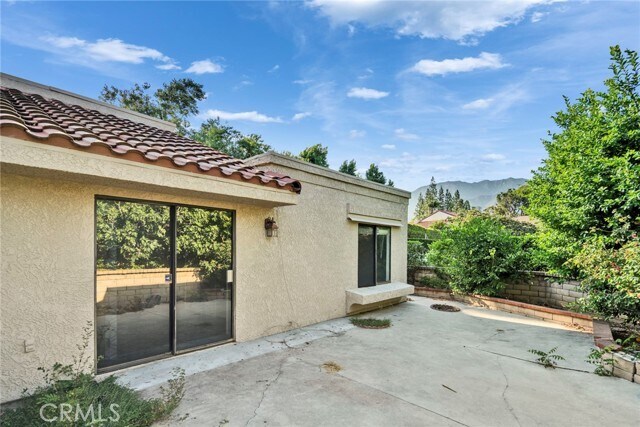 Building Photo - 9764 Huntington Dr