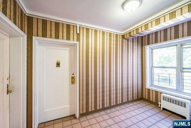 Building Photo - 2330 Linwood Ave