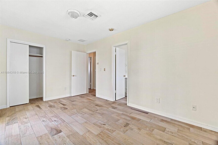 Building Photo - 838 NW 10th Ave