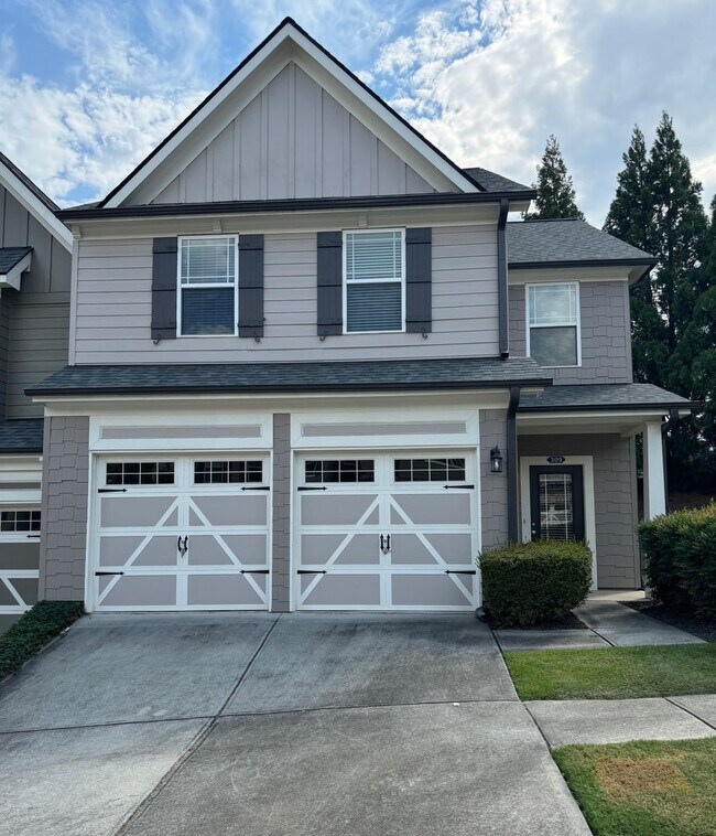 Building Photo - Better than New!