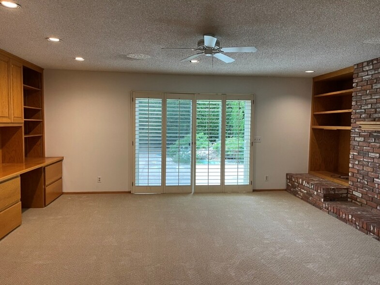 Building Photo - 22913 Juniper Ave