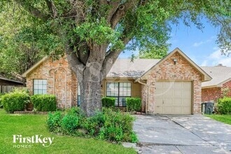 Building Photo - 2404 Busch Dr