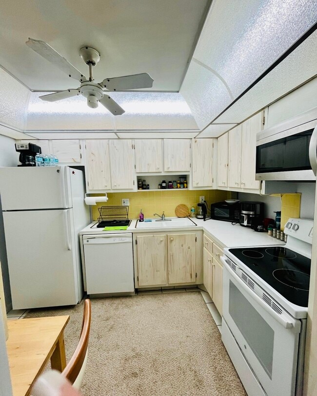 Building Photo - 1849 S Ocean Dr