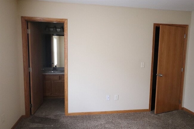 Building Photo - 1712 Clover Dr