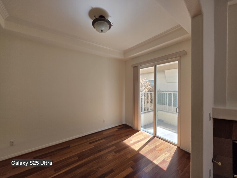 Building Photo - 5242 Vesper Ave