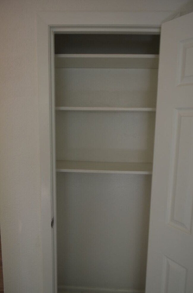 Building Photo - Reduced price!
