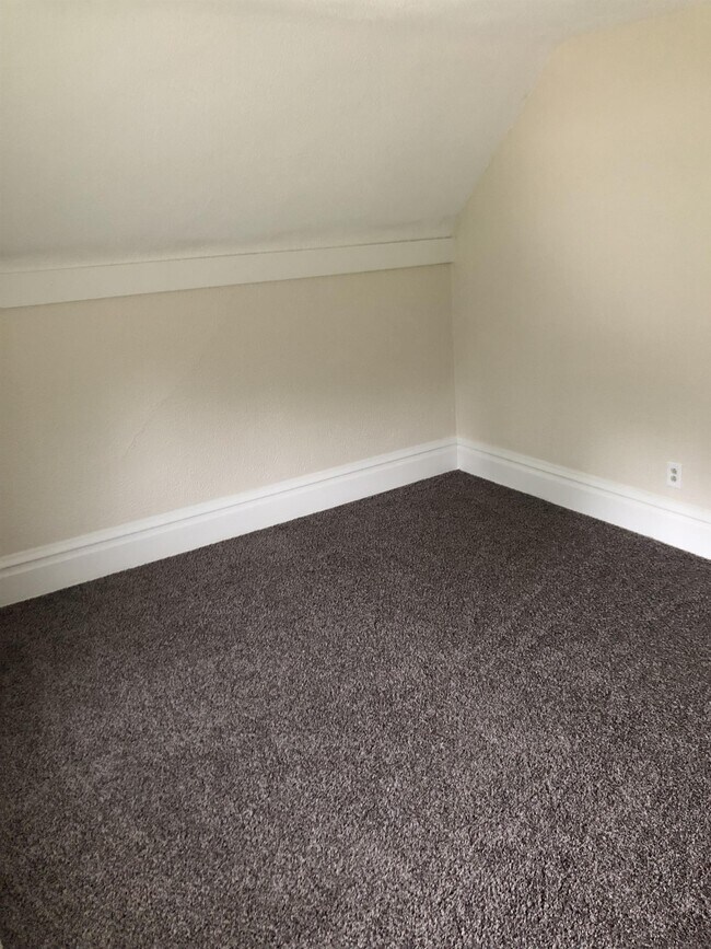 Building Photo - 3029 Gideon Ave