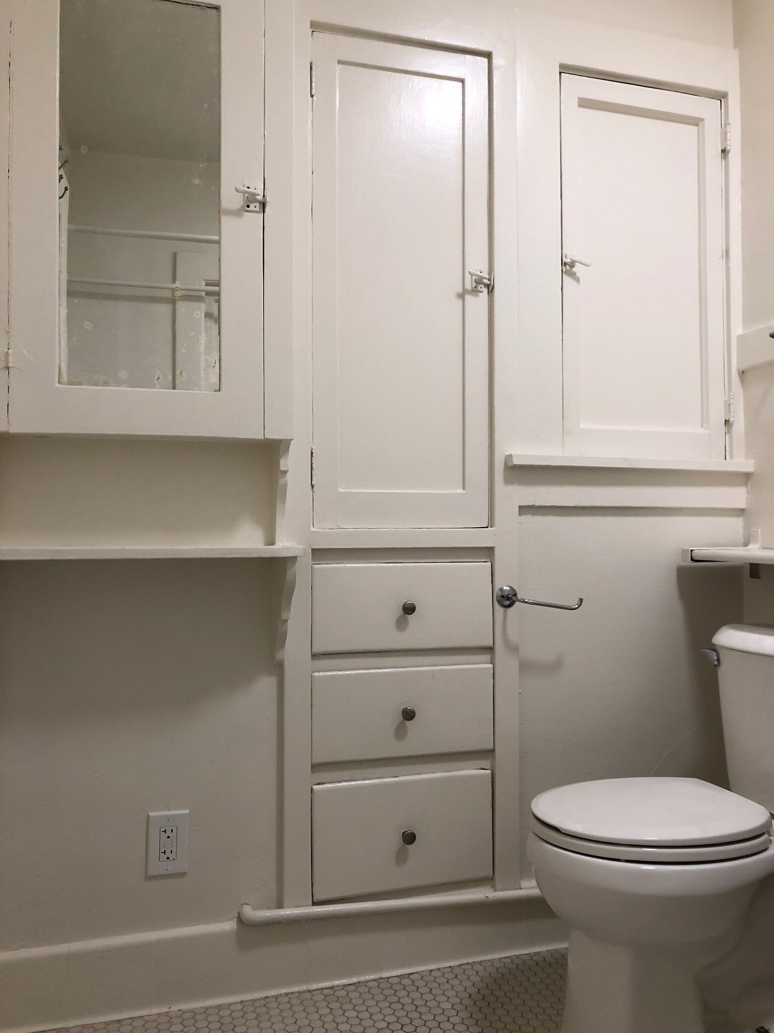Lots Cabinets in Bathroom - 1134 N Gardner St