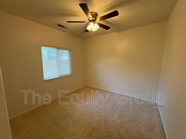 Building Photo - 524 Mallard Ave