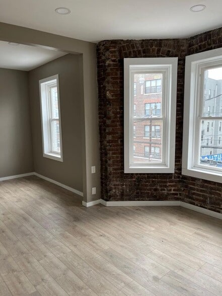 Building Photo - 188 Bergen Ave
