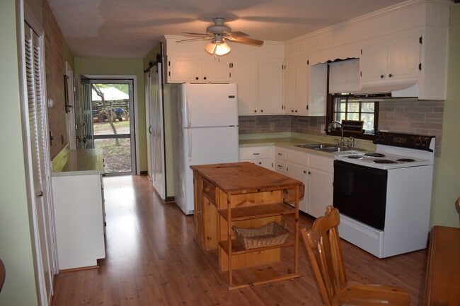 Building Photo - 220 Ridgeway Rd