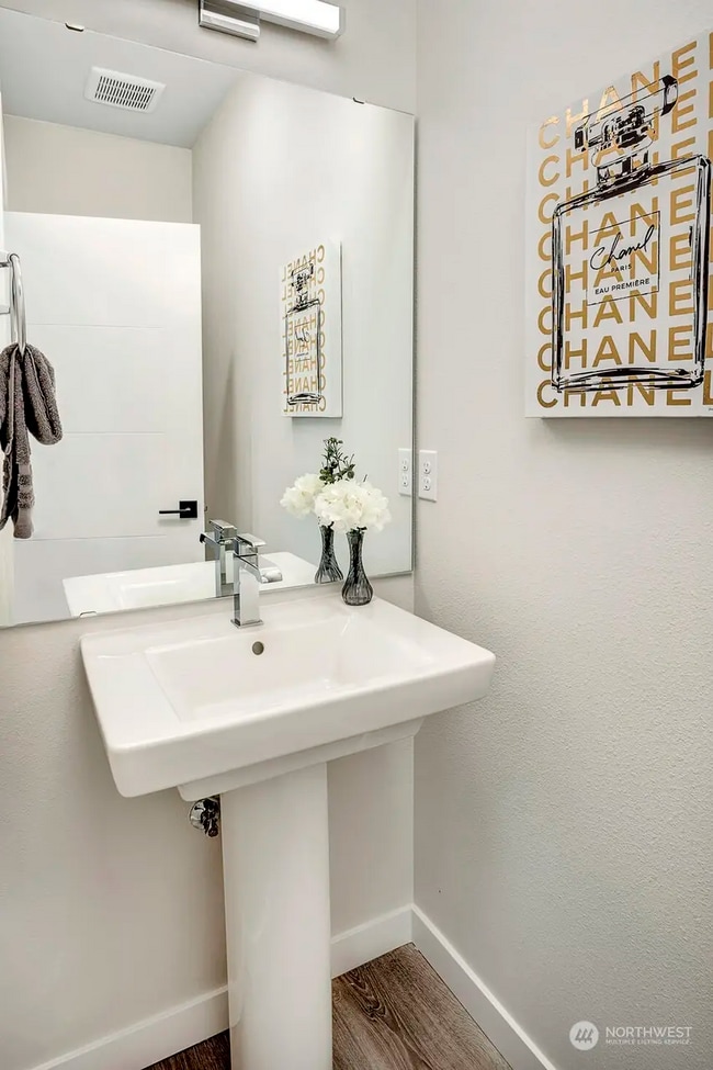 Building Photo - 17347 90th Dr NE