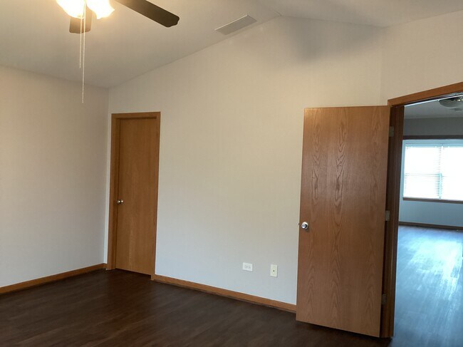 Building Photo - 27450 W Fawn Lake Ct