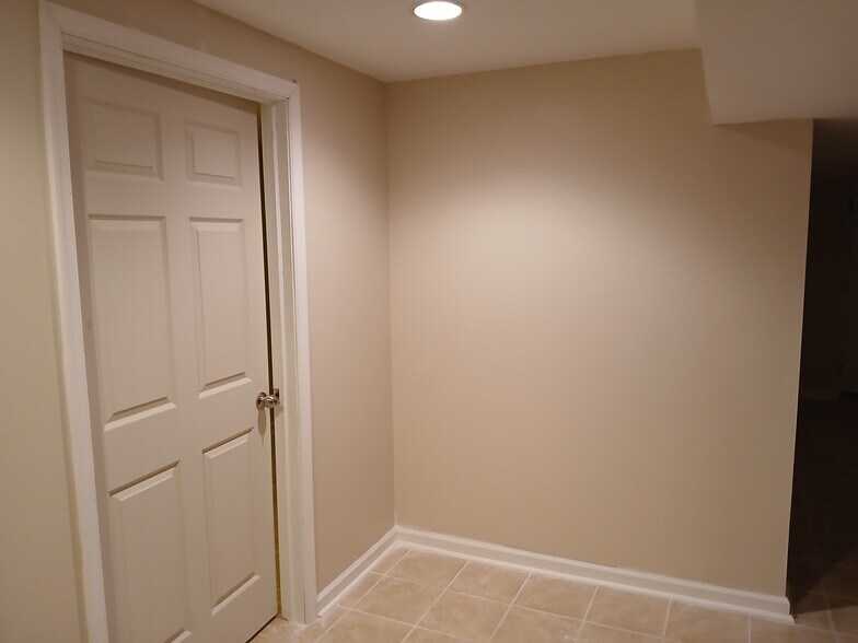 Building Photo - 7001 Chain Fern Ct