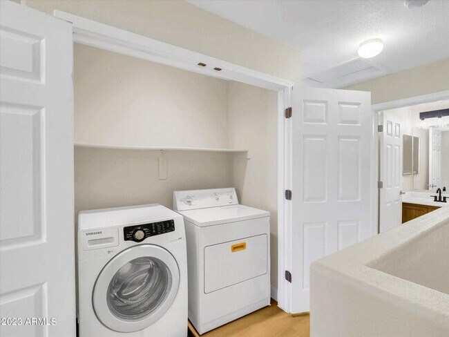 Building Photo - 1330 S Aaron