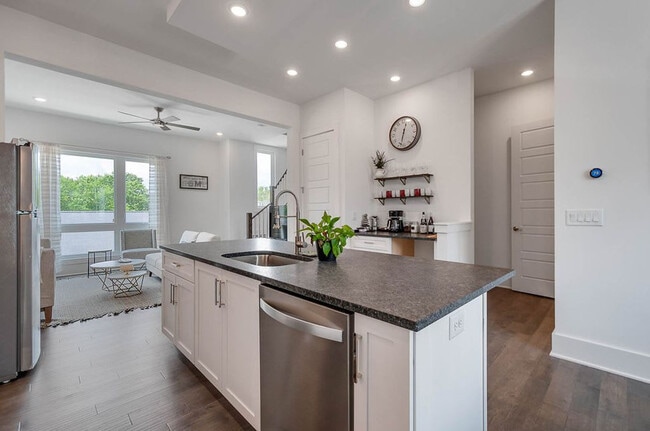 Building Photo - 808 Vibe Pl