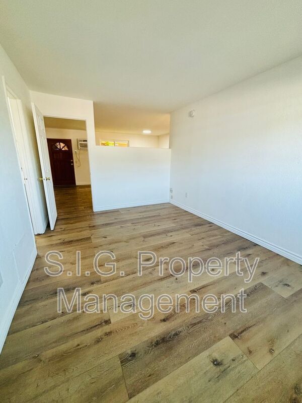 Building Photo - 10635 Sherman Grove Ave