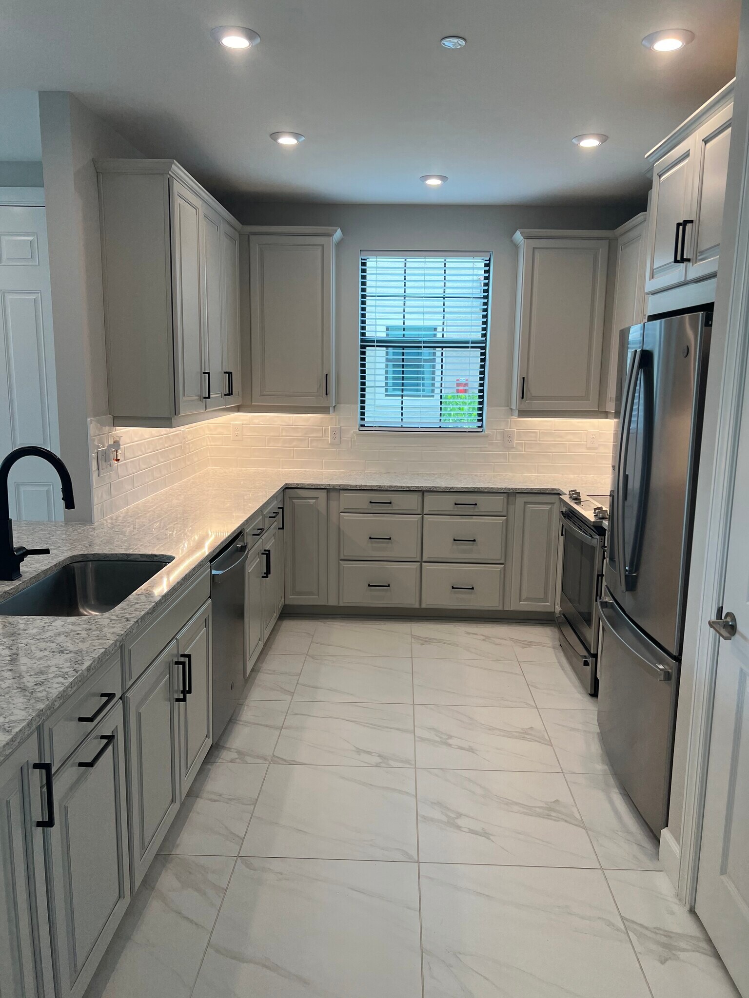 Building Photo - 15257 Zeno Way