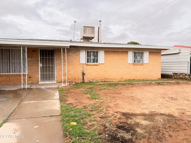 Building Photo - 5313 Tropicana Ave