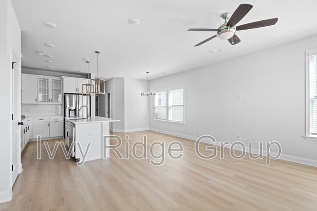 Building Photo - 2538 Lydia Ave