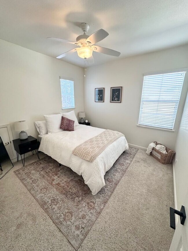 Building Photo - Brentwood 4 bd/ 2.5 bath with Speakeasy Ro...