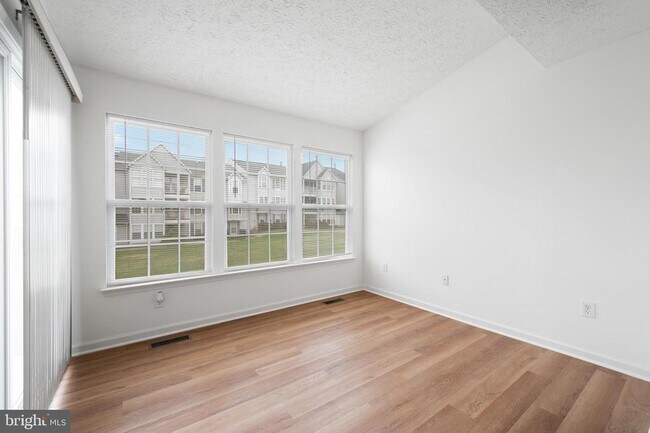 Building Photo - 14 Gemstone Ct