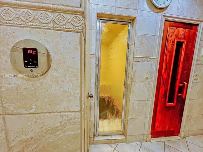 Building Photo - 2030 S Ocean Dr