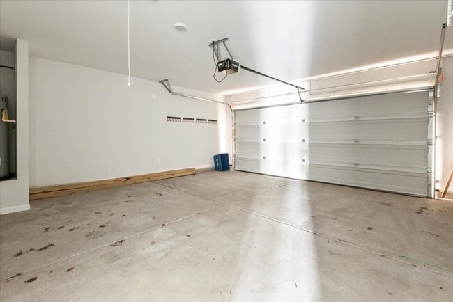 Building Photo - Cullman City Limits - pet friendly