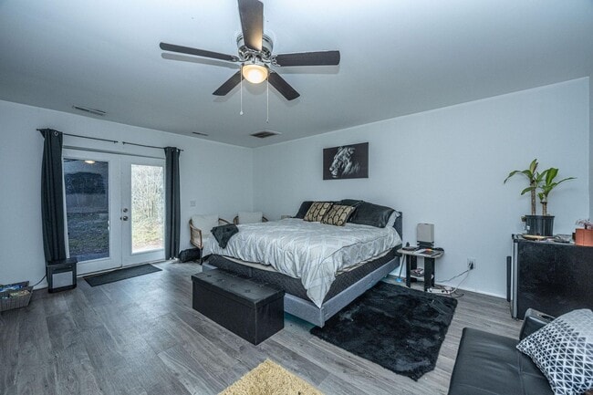 Building Photo - Condo