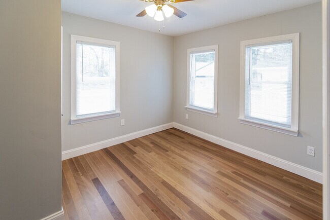 Building Photo - Gorgeous 4-Bedroom Home in Goose Creek