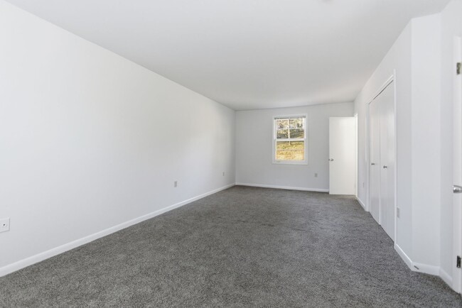 Building Photo - Charming 3 BR/2.5 BA Single-Family Home in...