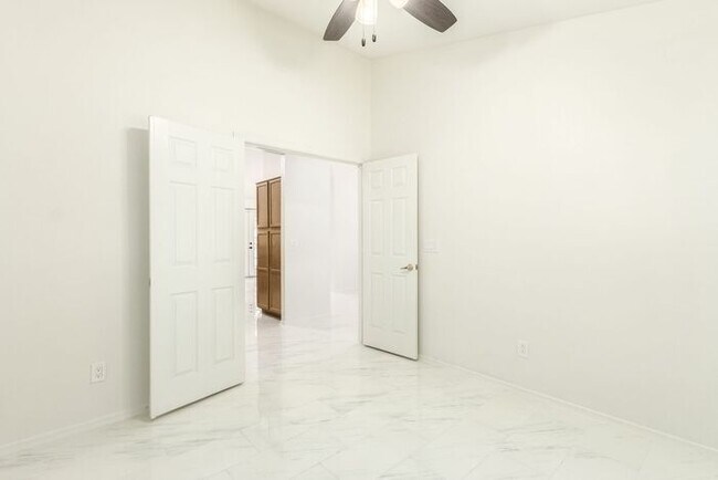 Building Photo - 1225 E Artesian Way