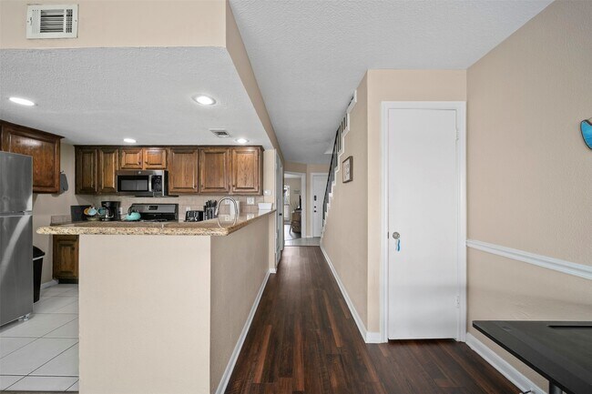 Building Photo - 7041 Kingston Cove Ln