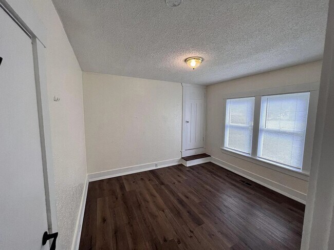 Building Photo - Beautifully Imperfect Character Craftsman Home! Eastside Olympia Home