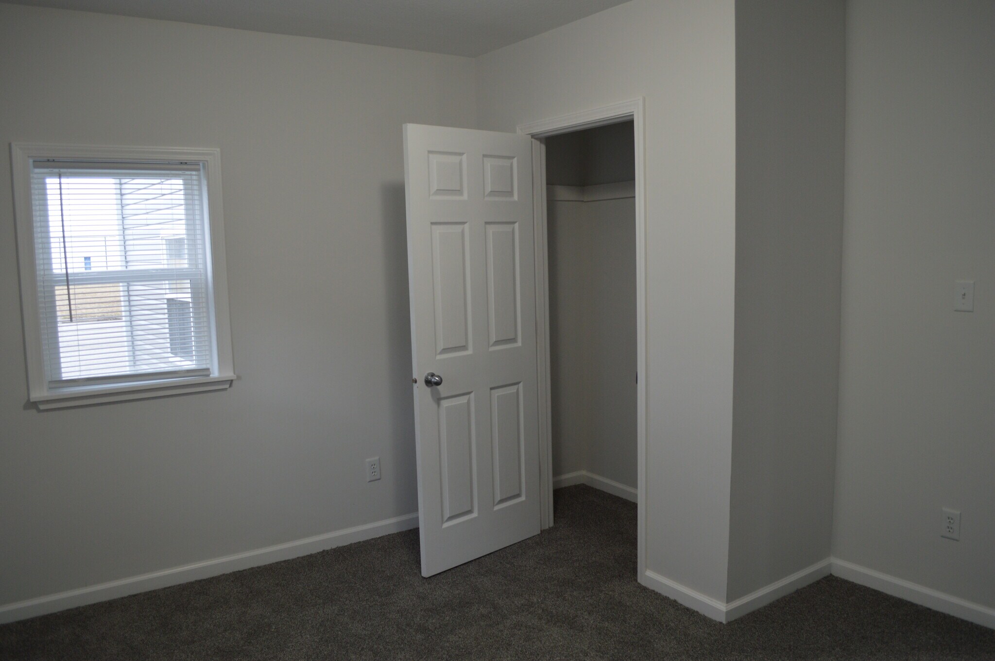 Bedroom/Closet - 800 S Diamond St