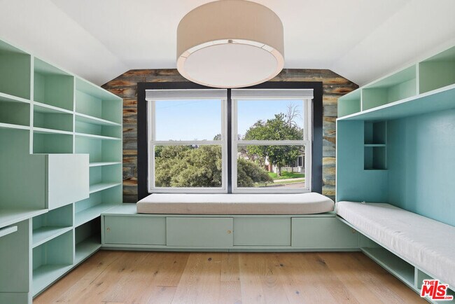 Building Photo - 5226 Rockland Ave