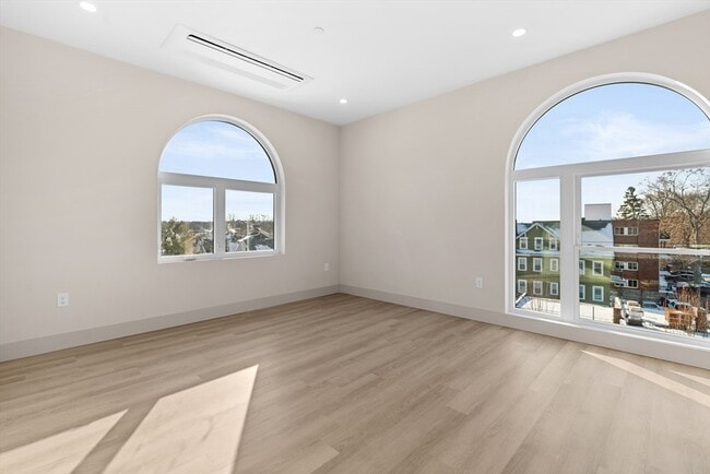 Building Photo - 453 Franklin St