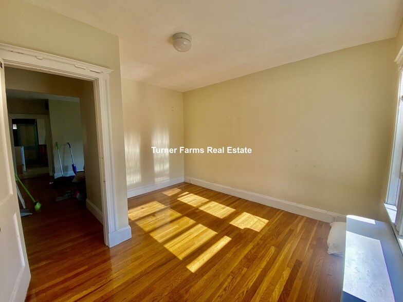 Primary Photo - 110 College Ave