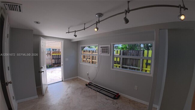 Building Photo - 5400 SW 36th St