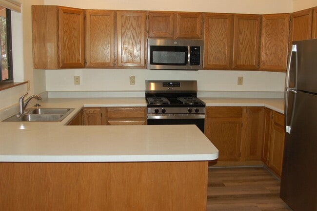Building Photo - 3643 S Cheryl Dr