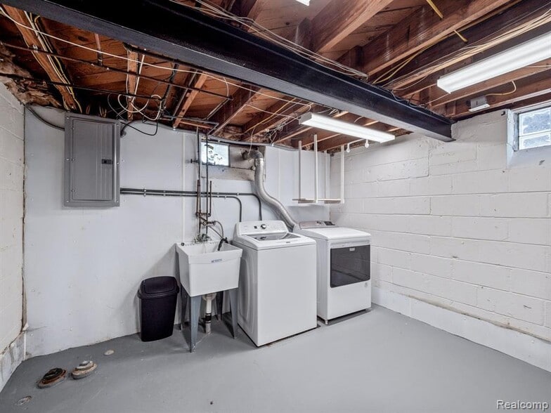 Building Photo - 1679 Villa Rd