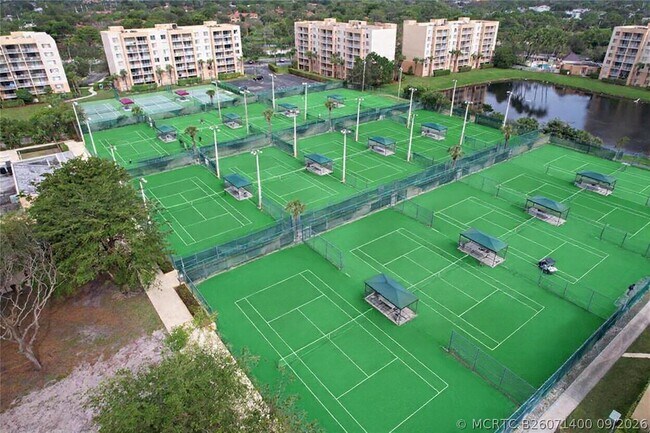 Building Photo - 2788 Tennis Club Dr