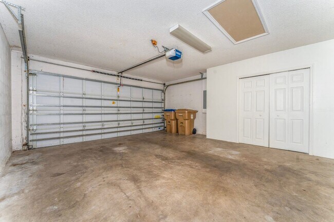 Building Photo - Charming 3-Bedroom, 2-Bath Home with Bonus Room in Poinciana!