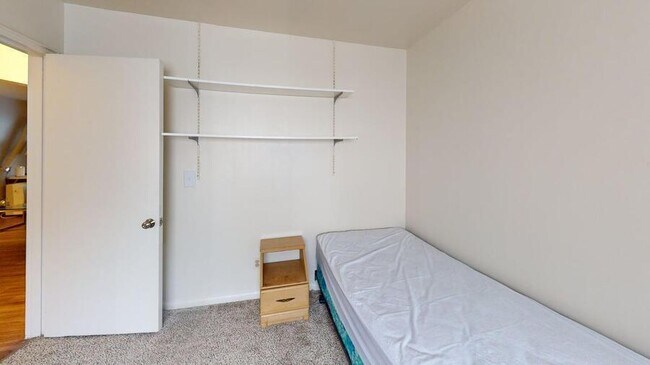 Building Photo - 839 Tappan-839-2