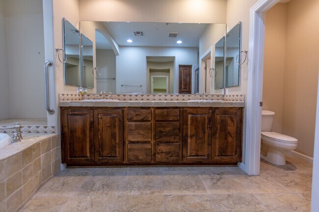 Building Photo - 4700 S Fulton Ranch Blvd