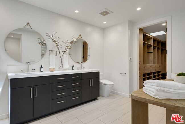 Building Photo - 521 Loring Ave
