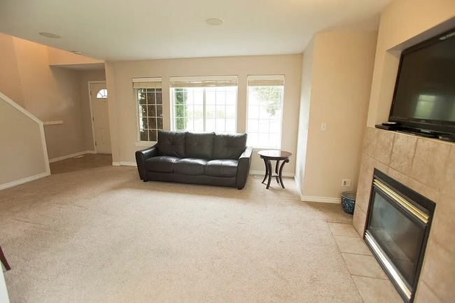 Building Photo - 3 Bedroom 2.5 bath Cordata/Meridian Area
