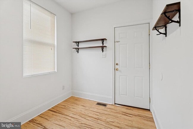 Building Photo - 448 Roxborough Ave