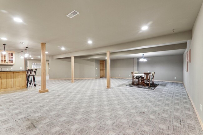 Building Photo - 9621 Shadow Wood Dr