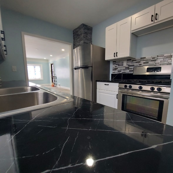 Building Photo - 16 E Charlotte Ave